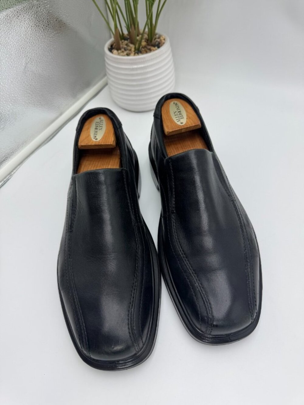 ECCO Helsinki Dress Shoes Men's 9.5 Black Leather Formal Business Preppy Slip-On